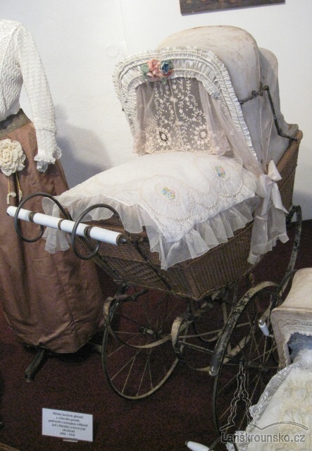 08 pleteny z vrboveho prouti z let 1890 az 1910.jpg